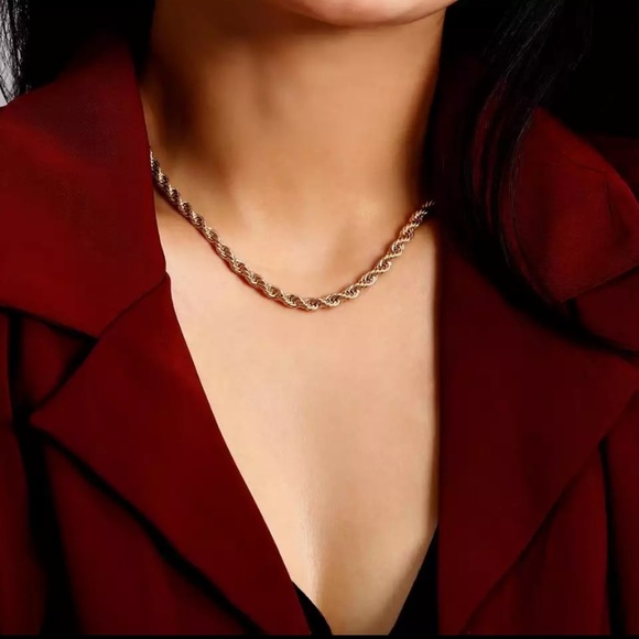 NEW 18k Gold Plated Necklace - Picture 2 of 5